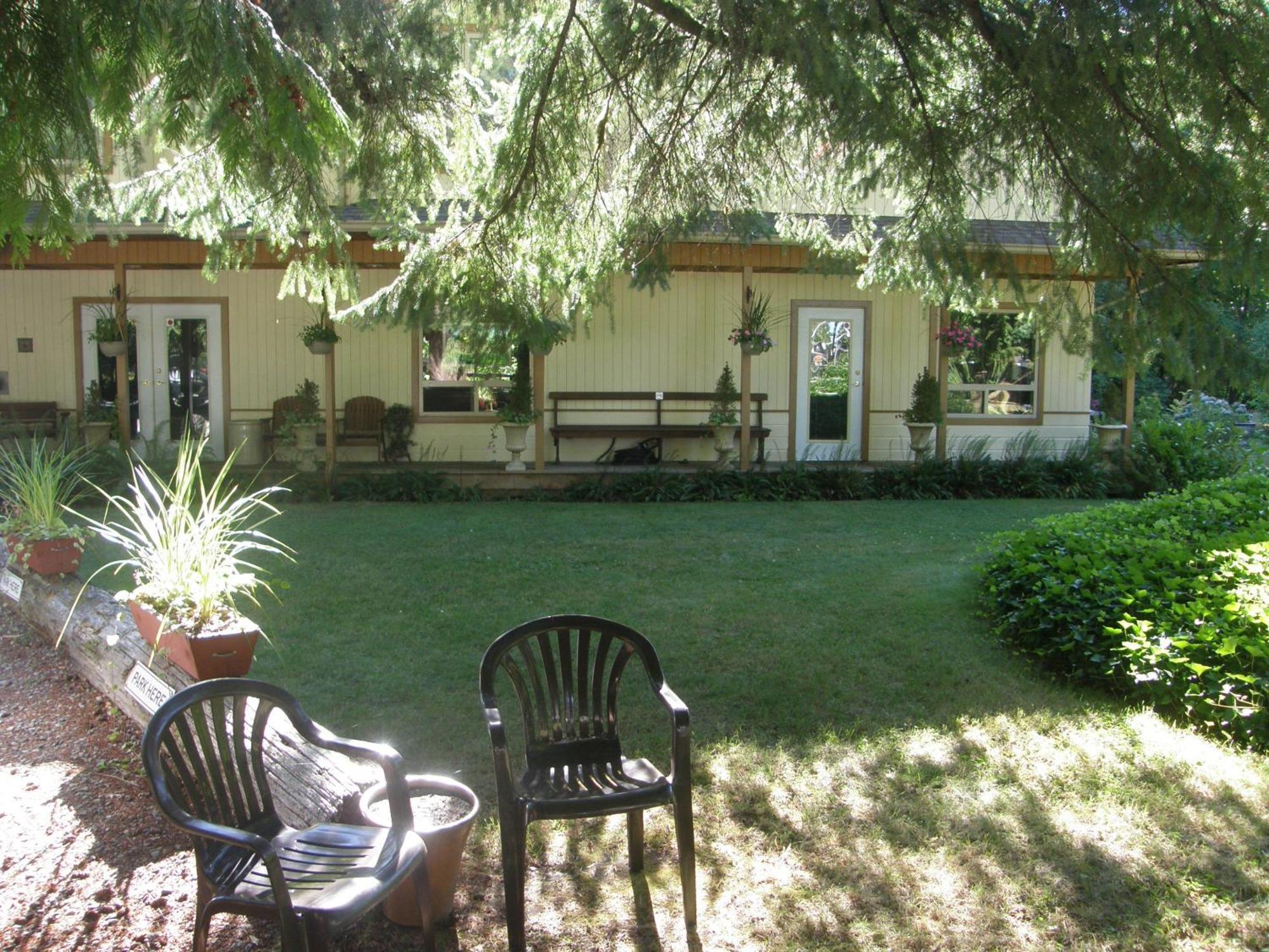Cedar Wood Lodge Bed & Breakfast Inn Port Alberni Exteriér fotografie