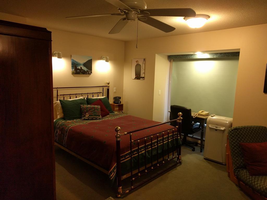 Cedar Wood Lodge Bed & Breakfast Inn Port Alberni Exteriér fotografie