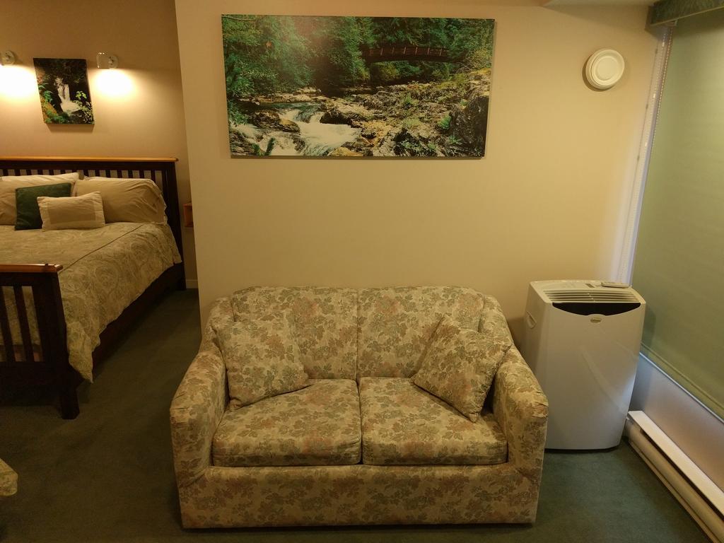 Cedar Wood Lodge Bed & Breakfast Inn Port Alberni Exteriér fotografie