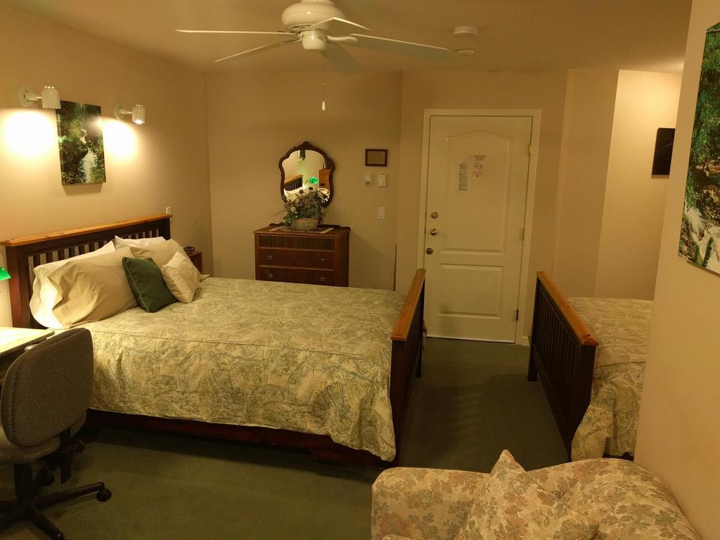 Cedar Wood Lodge Bed & Breakfast Inn Port Alberni Exteriér fotografie