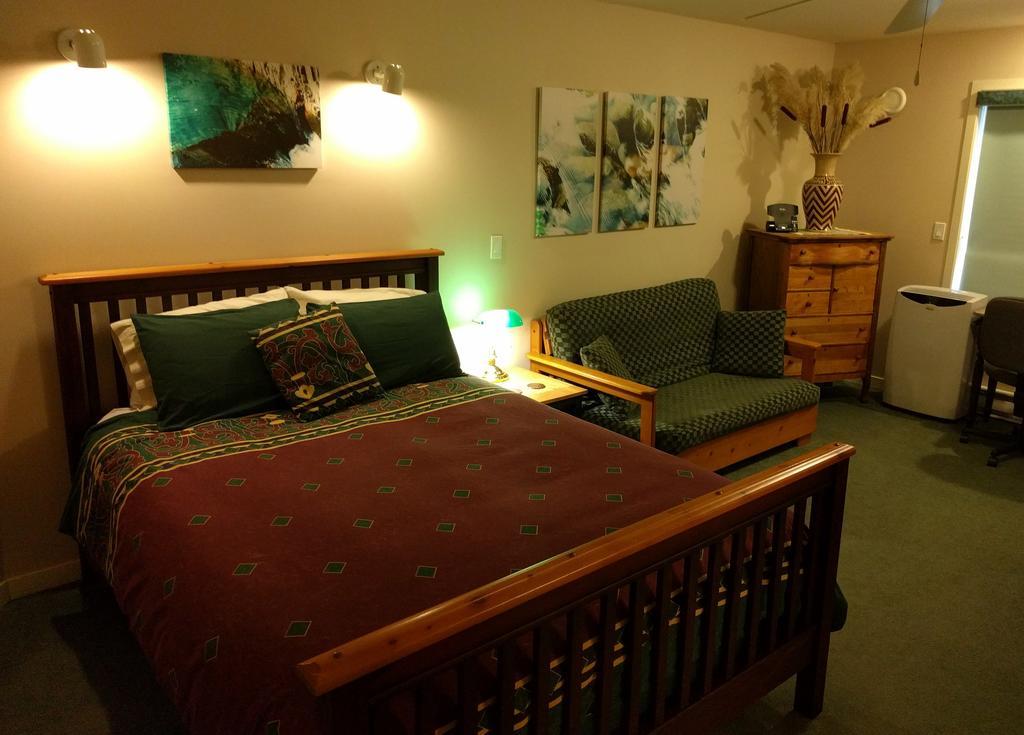 Cedar Wood Lodge Bed & Breakfast Inn Port Alberni Exteriér fotografie
