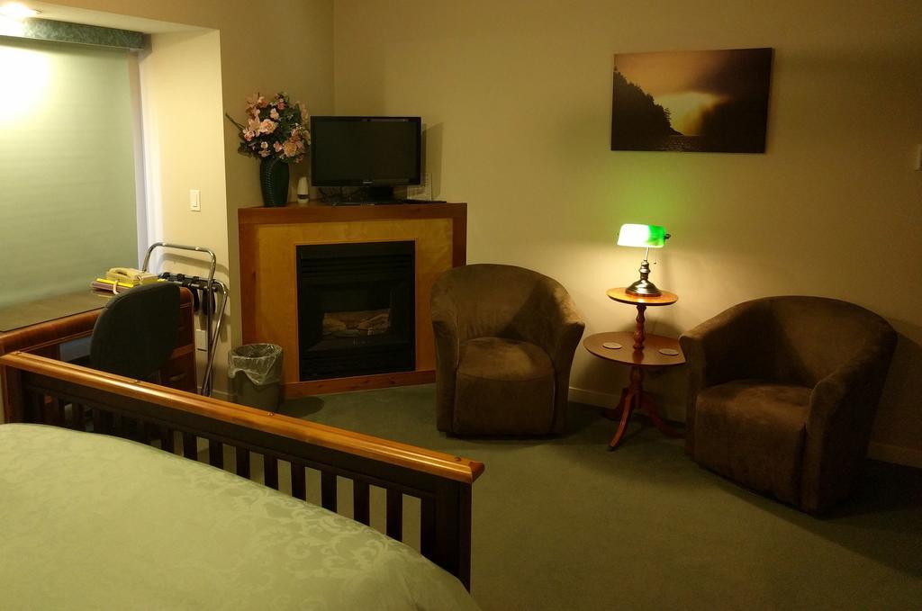 Cedar Wood Lodge Bed & Breakfast Inn Port Alberni Exteriér fotografie