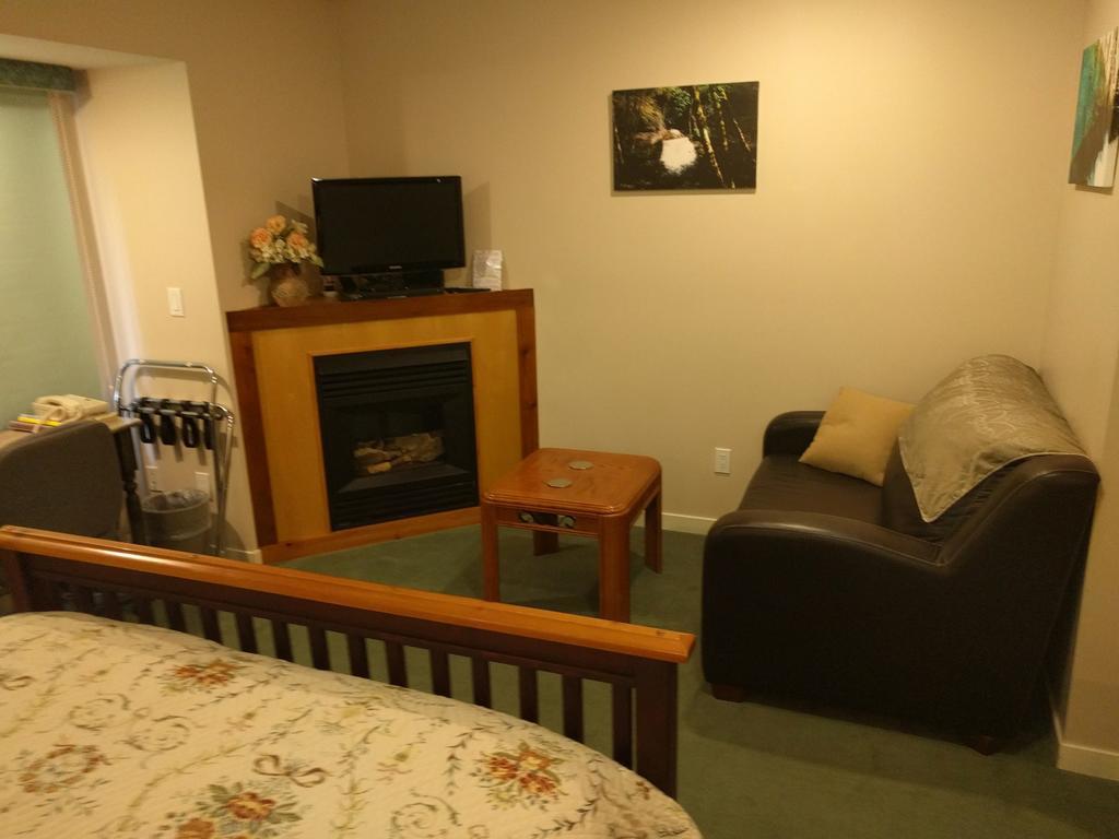 Cedar Wood Lodge Bed & Breakfast Inn Port Alberni Exteriér fotografie